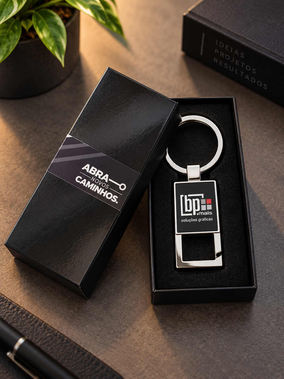 Chaveiro Antares metálico retangular personalizado na embalagem presenteável