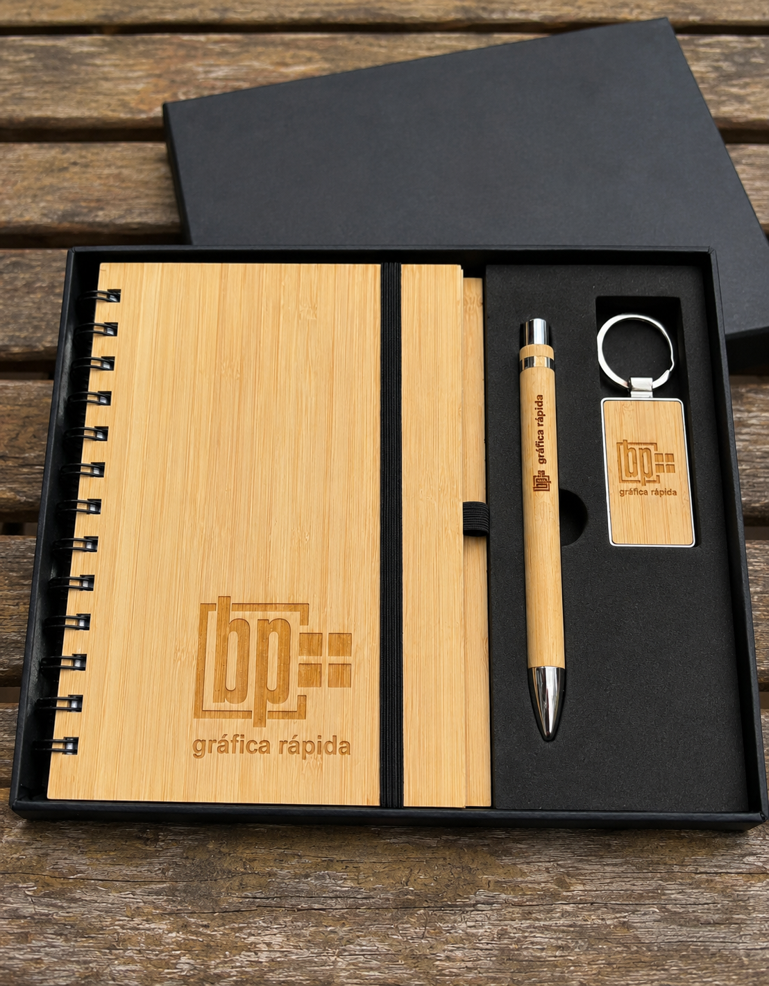 Kit Verona em bambu com caderneta, caneta e chaveiro personalizados na caixa