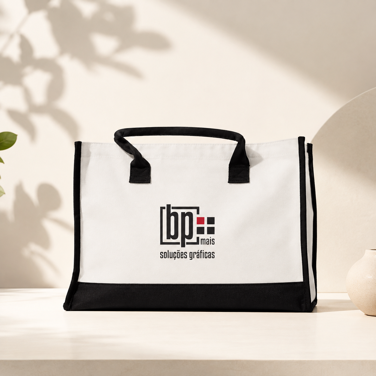 Bolsa Pulse branca e preta personalizada com logotipo BP Mais