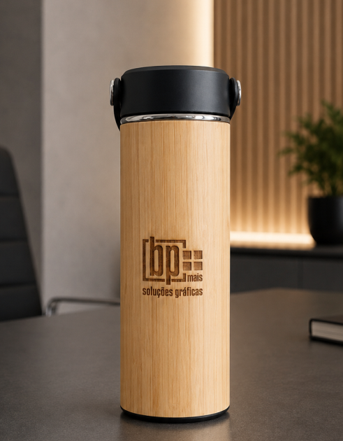 Garrafa térmica Amélie em bambu personalizada com gravação