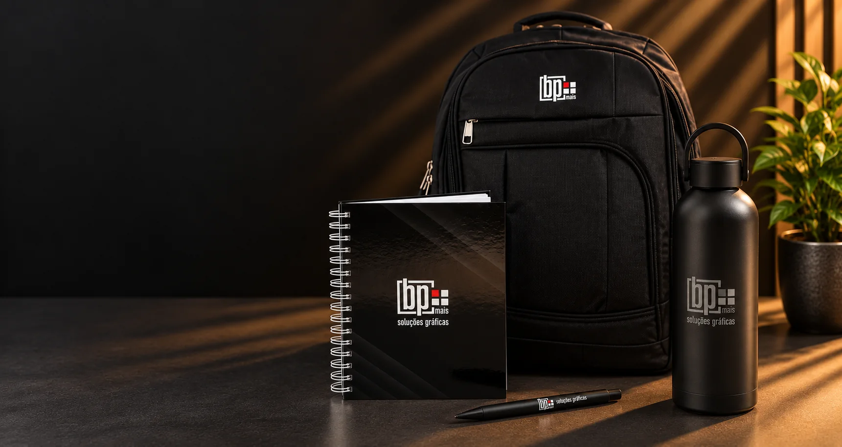 Kit corporativo personalizado com mochila, caderno, garrafa e caneta