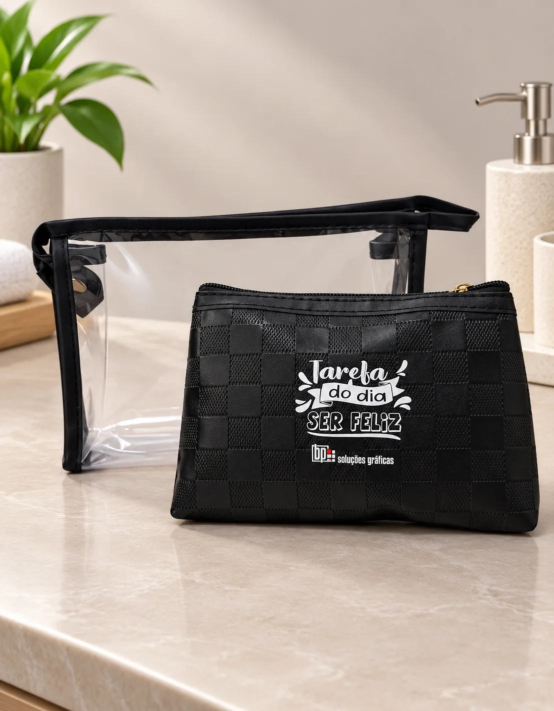 Nécessaire Active kit duas peças preta personalizada em ambiente